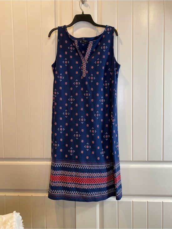 Talbots Dresses & Skirts - Sleeveless Navy Printed Shift Dress with Red Accents